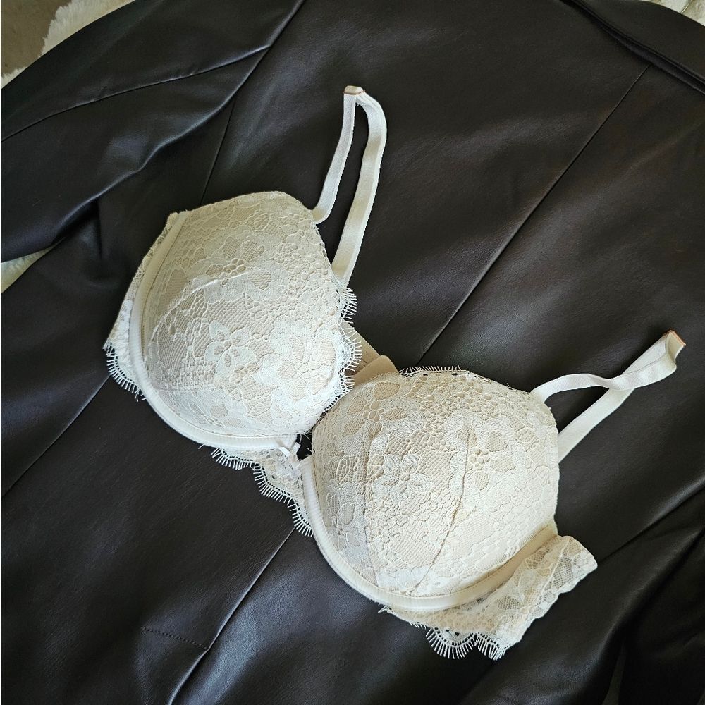 Victoria's Secret Cream Lace Bra